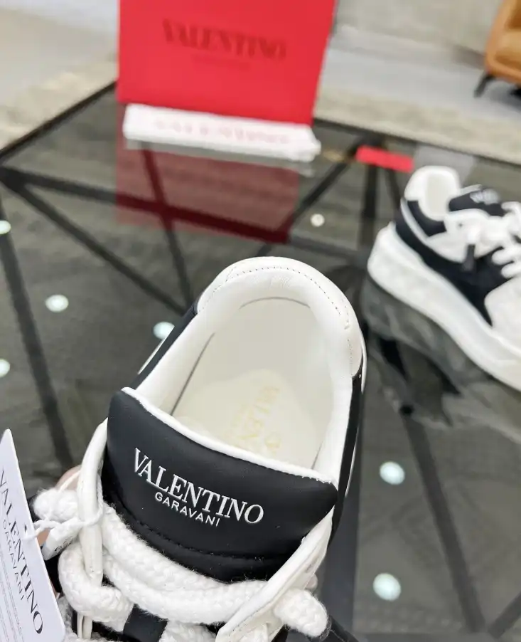 hype Valentino Sneakers