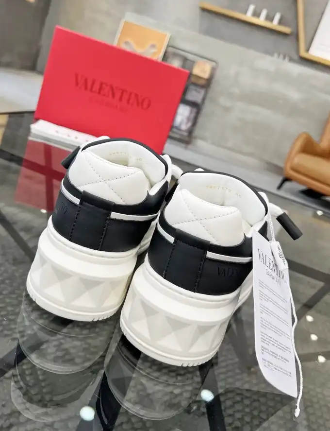 hype Valentino Sneakers