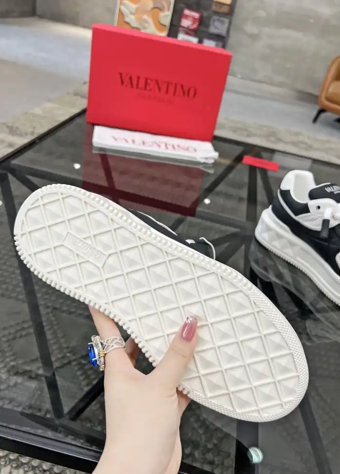 hype Valentino Sneakers