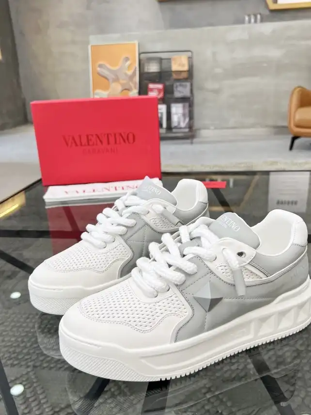 hype Valentino Sneakers