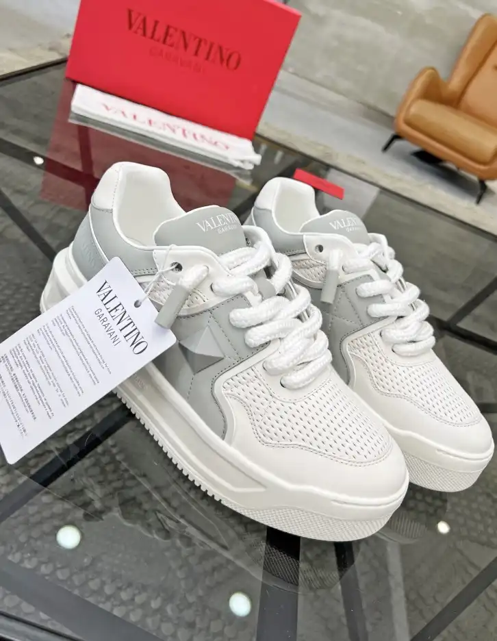 hype Valentino Sneakers