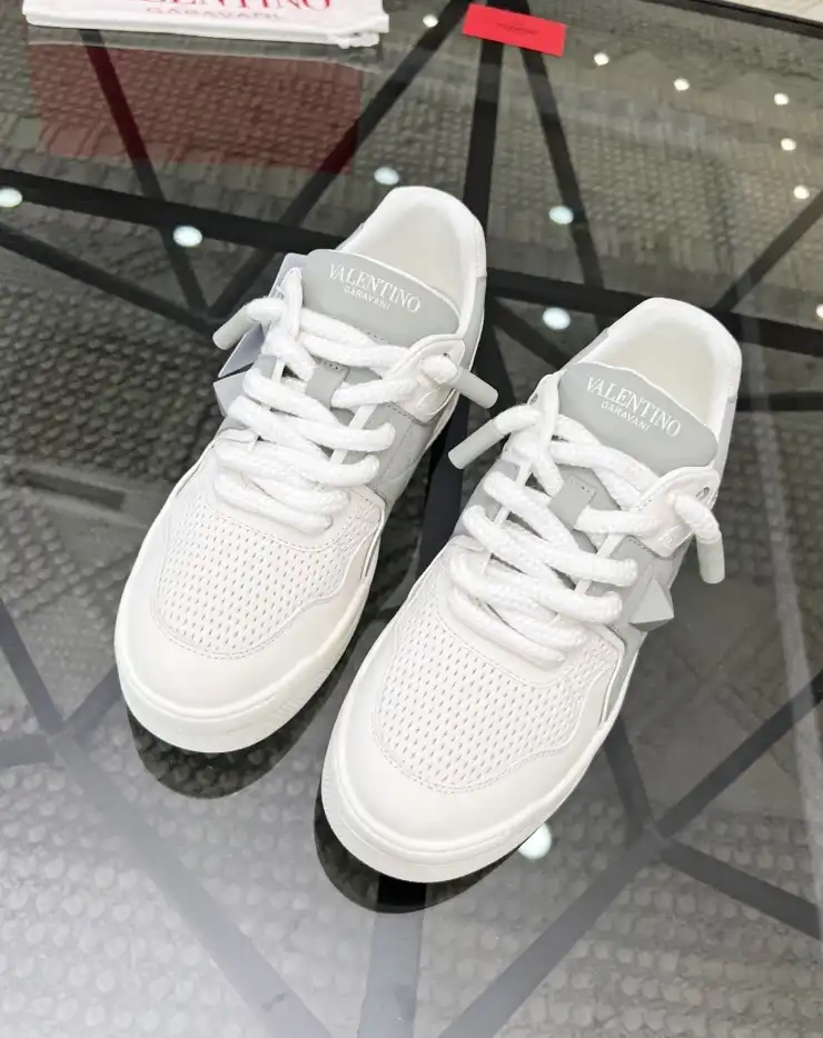 hype Valentino Sneakers