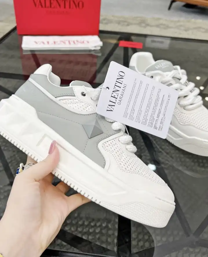 hype Valentino Sneakers