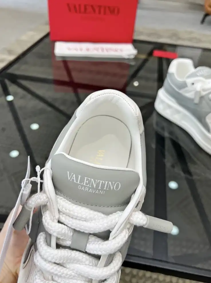 hype Valentino Sneakers