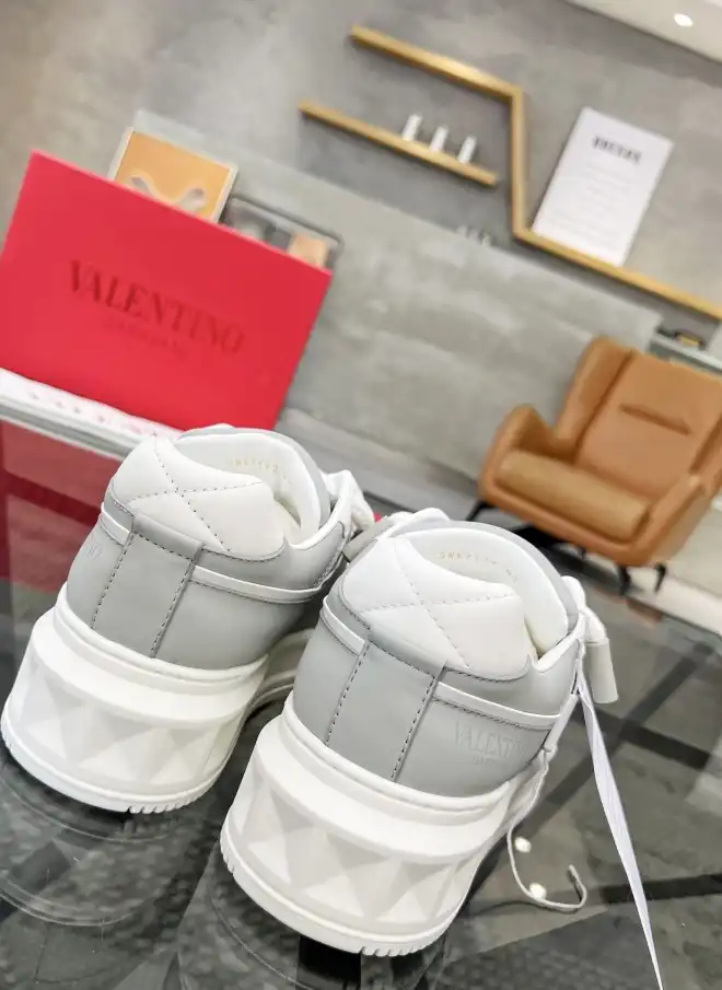 hype Valentino Sneakers