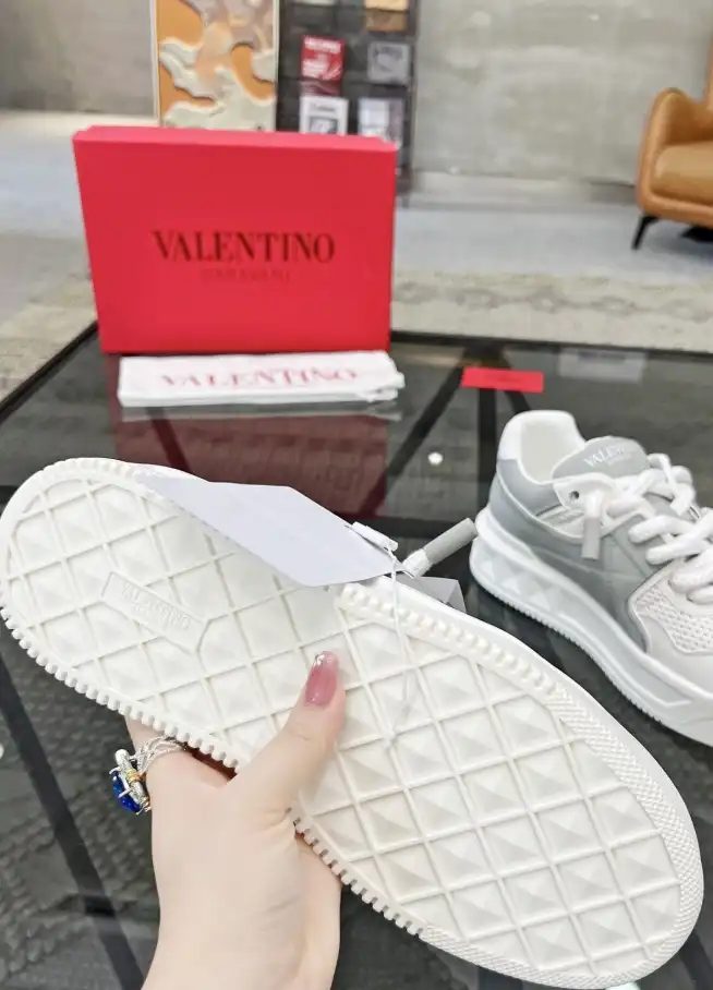 hype Valentino Sneakers