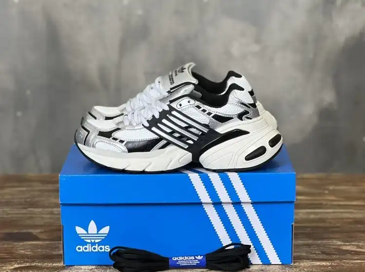 hype Adidas Sneakers