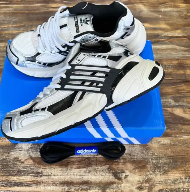 hype Adidas Sneakers