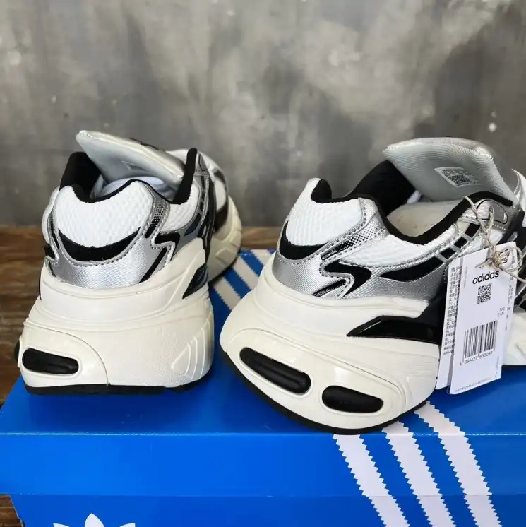 hype Adidas Sneakers