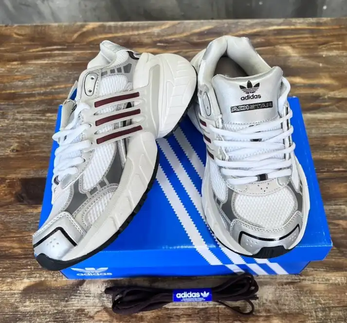 hype Adidas Sneakers