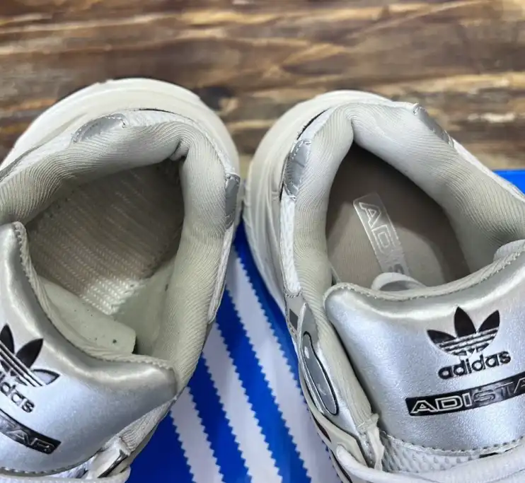 hype Adidas Sneakers