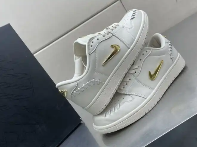 hype Nike Sneakers