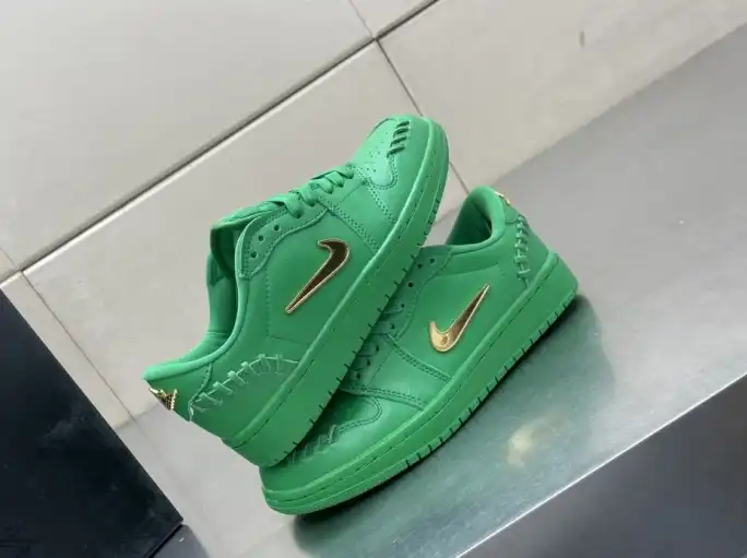 hype Nike Sneakers