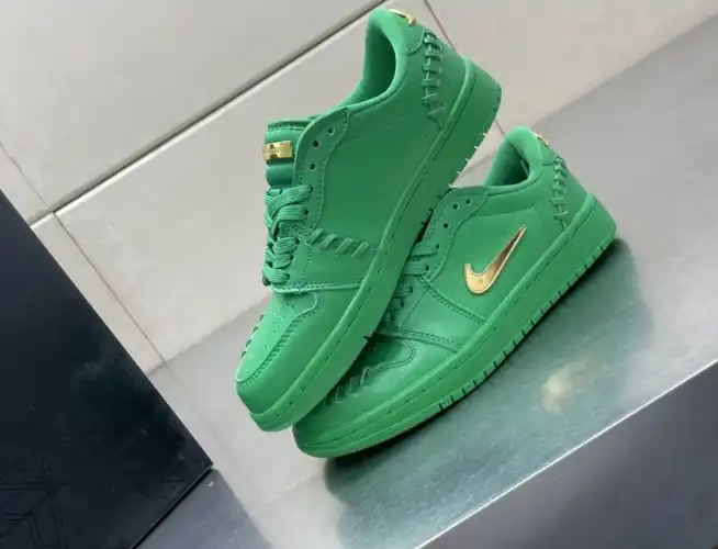 hype Nike Sneakers