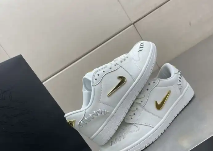 hype Nike Sneakers