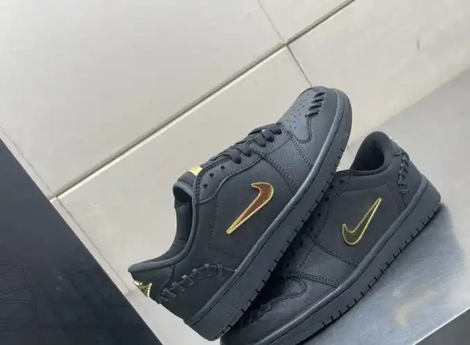 hype Nike Sneakers