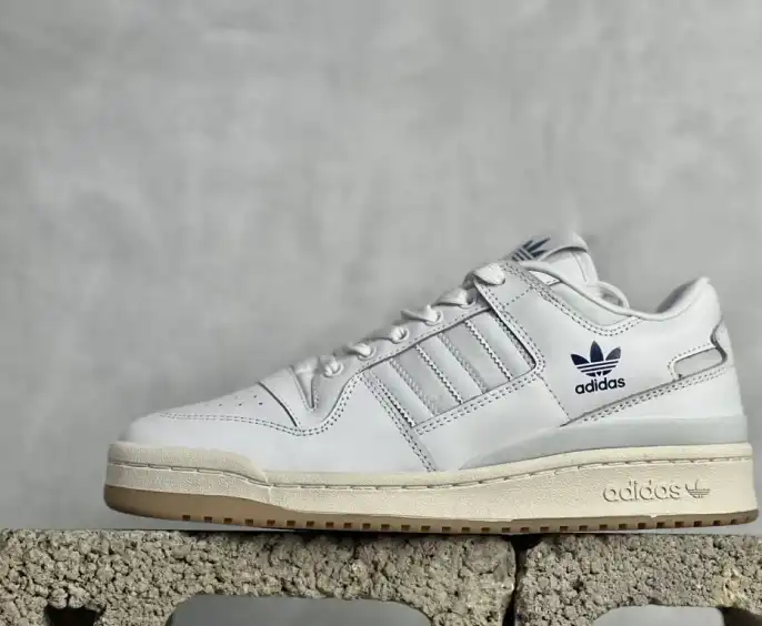 hype Adidas Sneakers