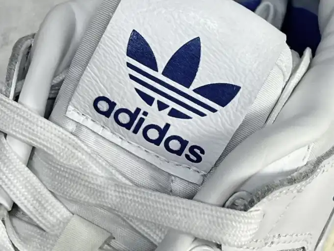 hype Adidas Sneakers