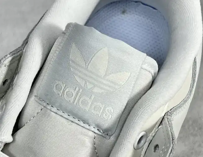 hype Adidas Sneakers