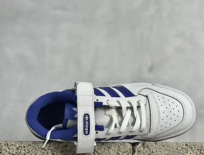 hype Adidas Sneakers