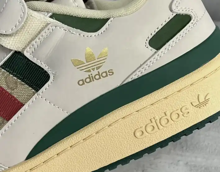 hype Adidas Sneakers