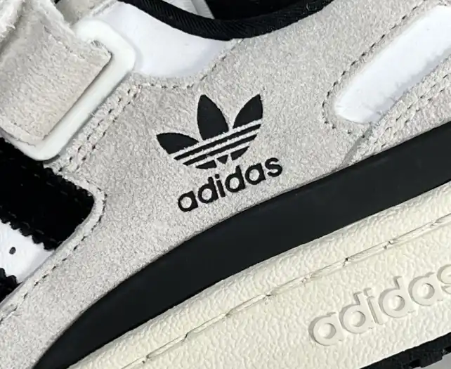 hype Adidas Sneakers