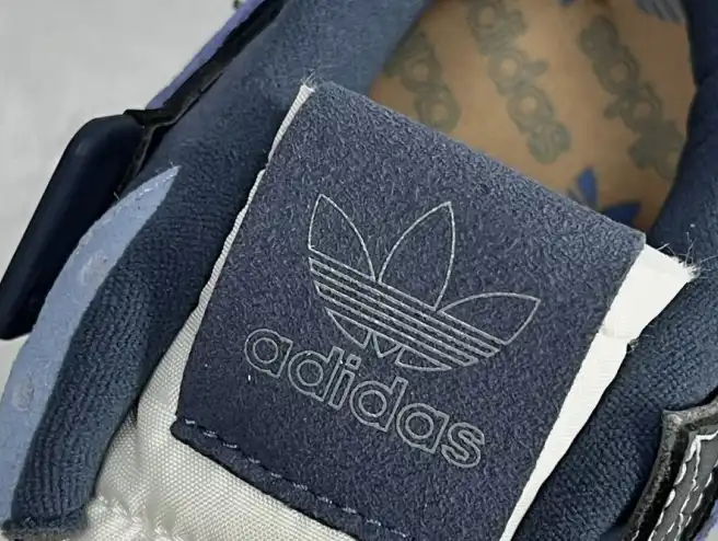 hype Adidas Sneakers