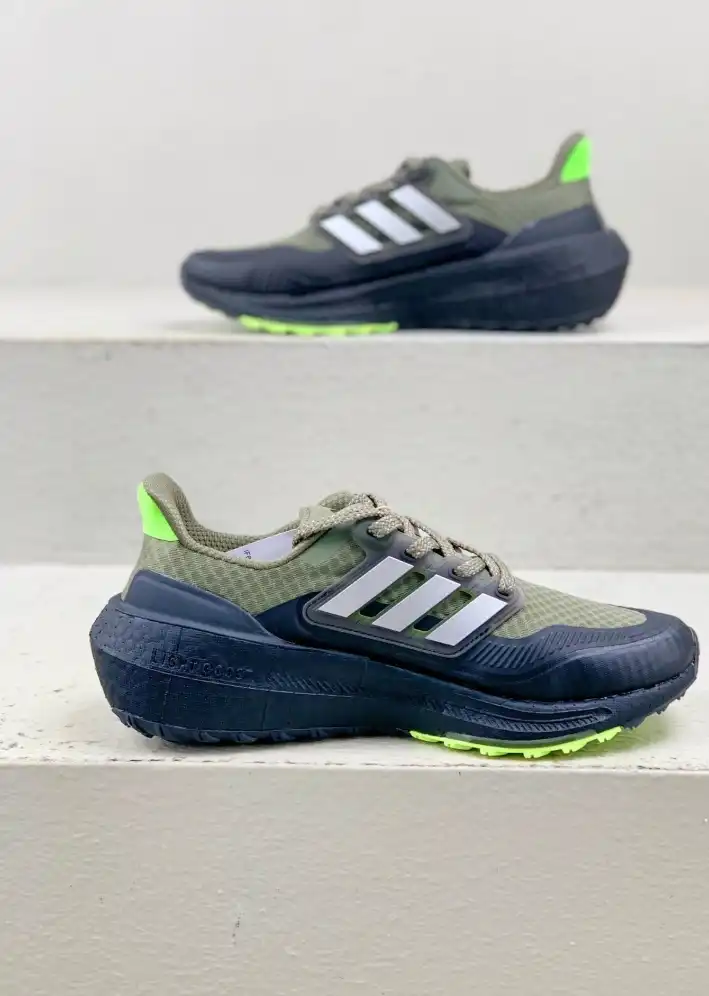 hype Adidas Sneakers