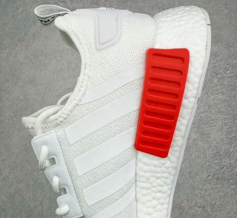 hype Adidas Sneakers