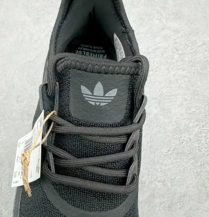 hype Adidas Sneakers