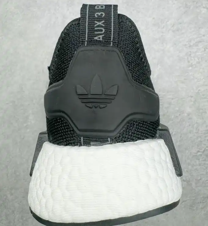 hype Adidas Sneakers