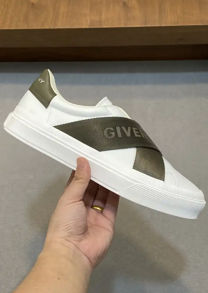 hype Givenchy Sneakers