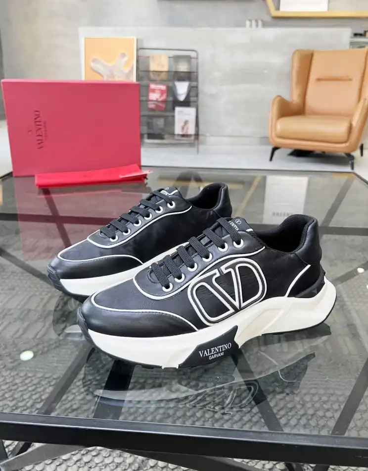 hype Valentino Sneakers