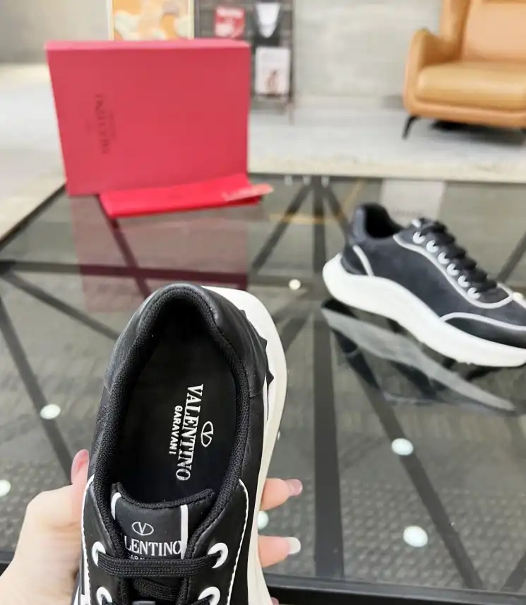 hype Valentino Sneakers