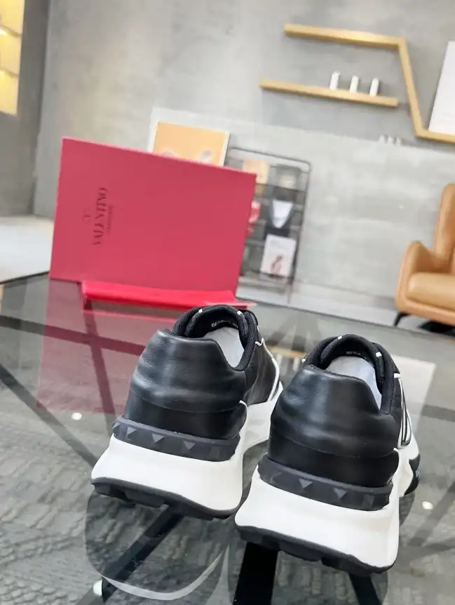 hype Valentino Sneakers