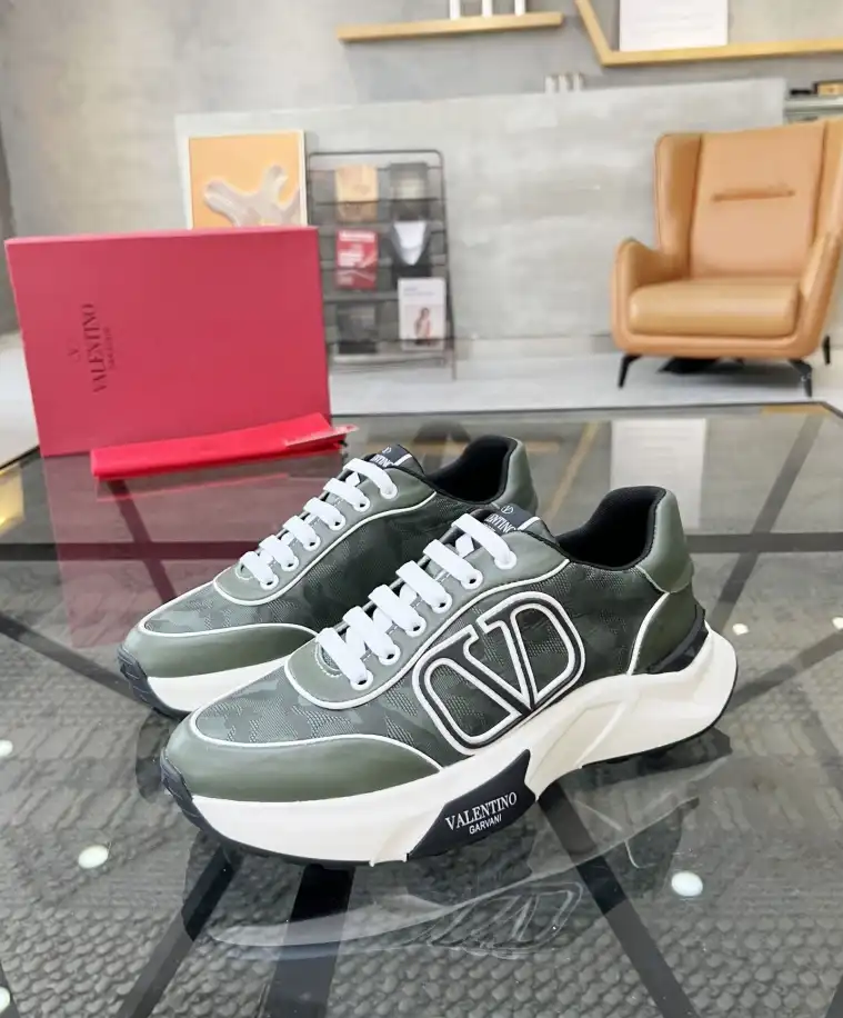 hype Valentino Sneakers