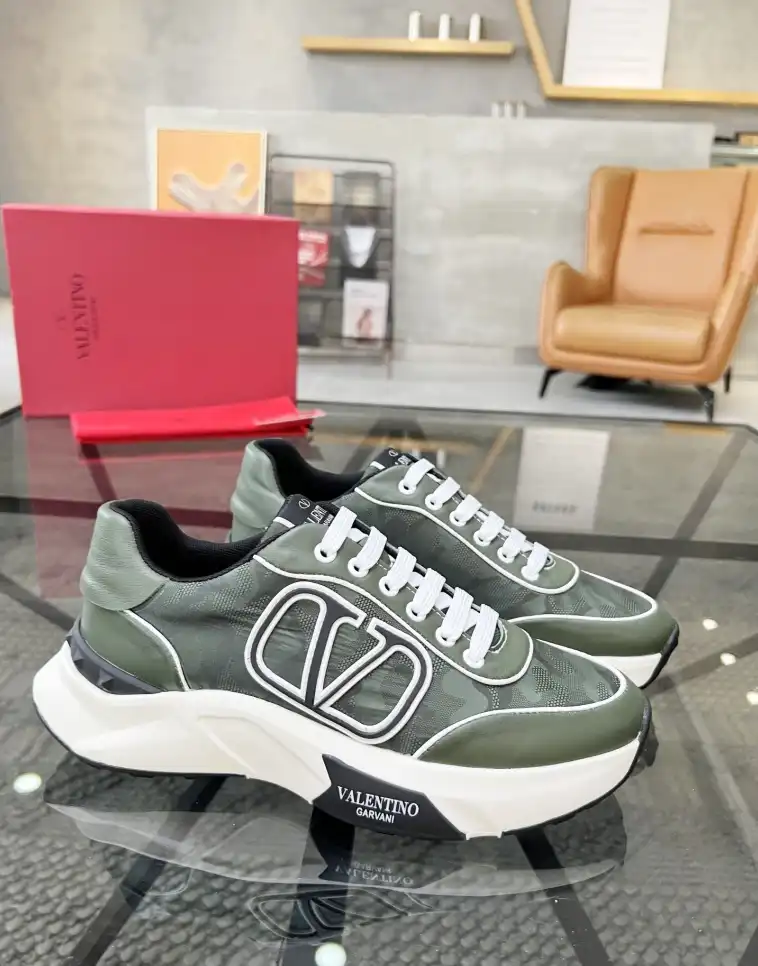 hype Valentino Sneakers