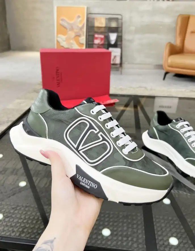 hype Valentino Sneakers