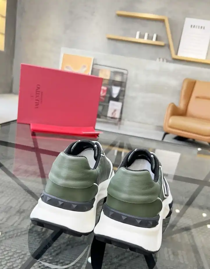 hype Valentino Sneakers