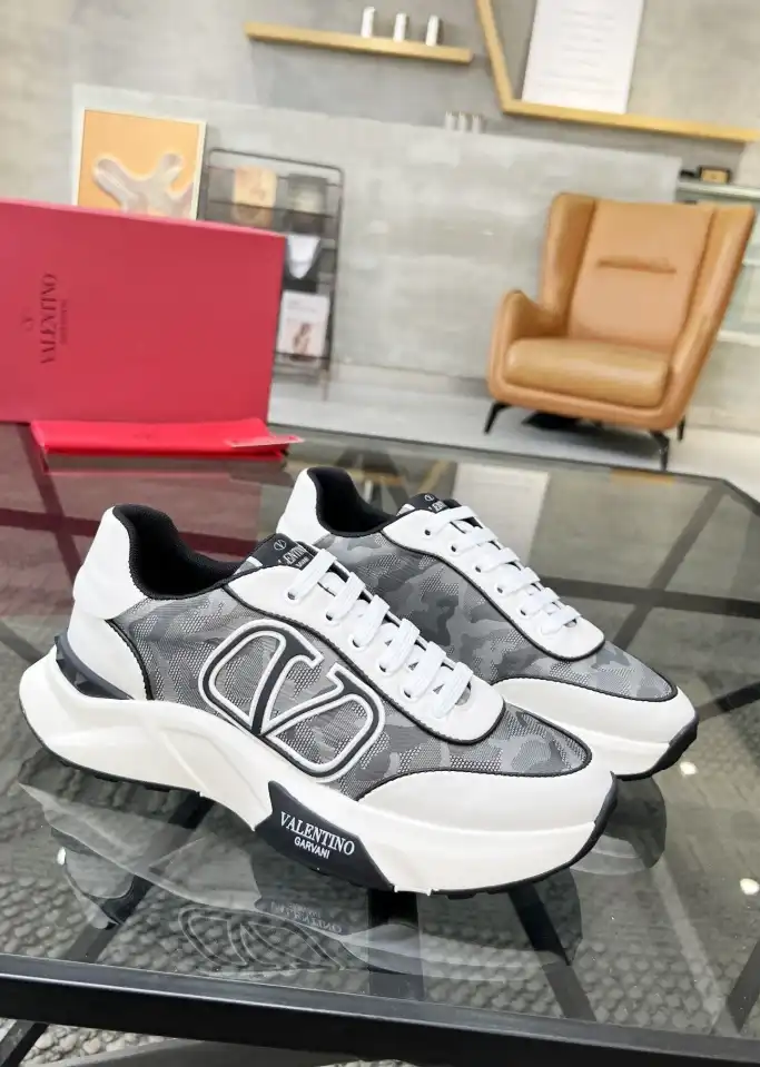 hype Valentino Sneakers