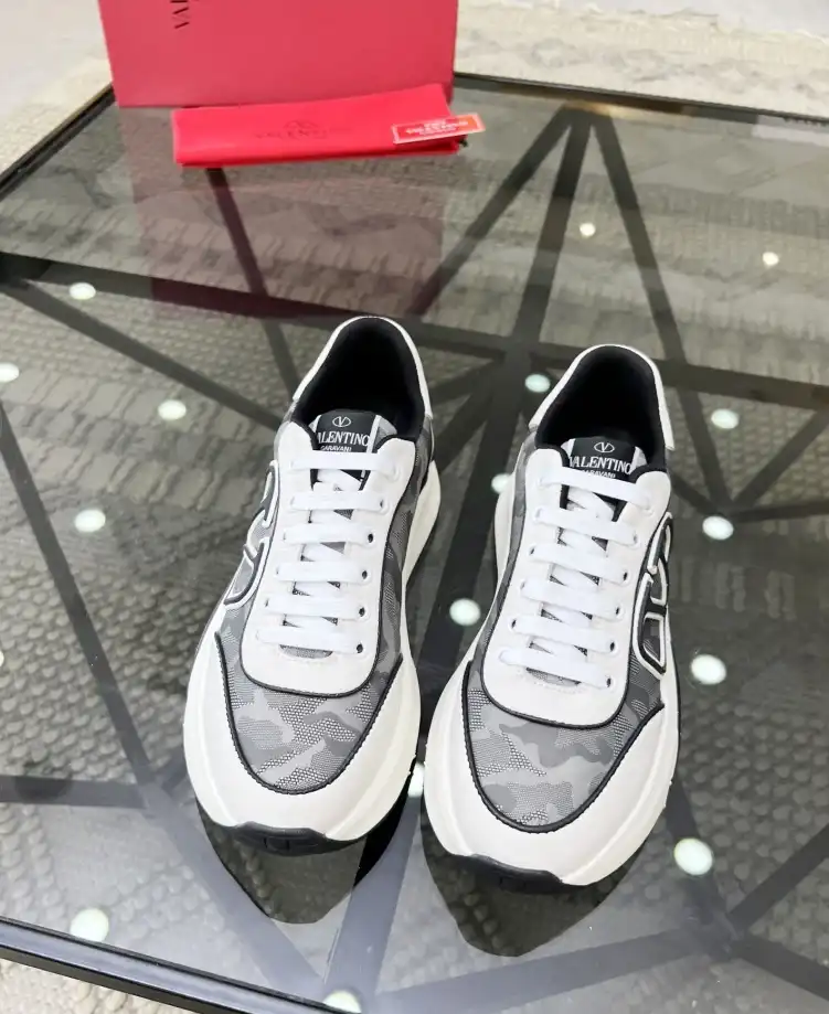 hype Valentino Sneakers