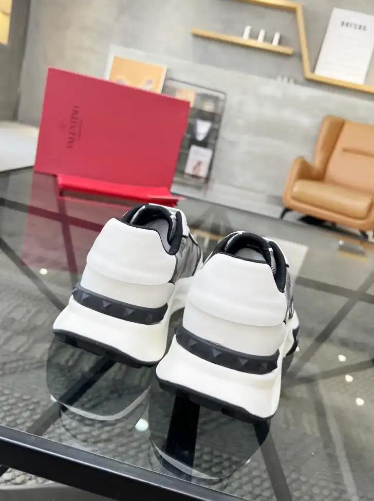 hype Valentino Sneakers