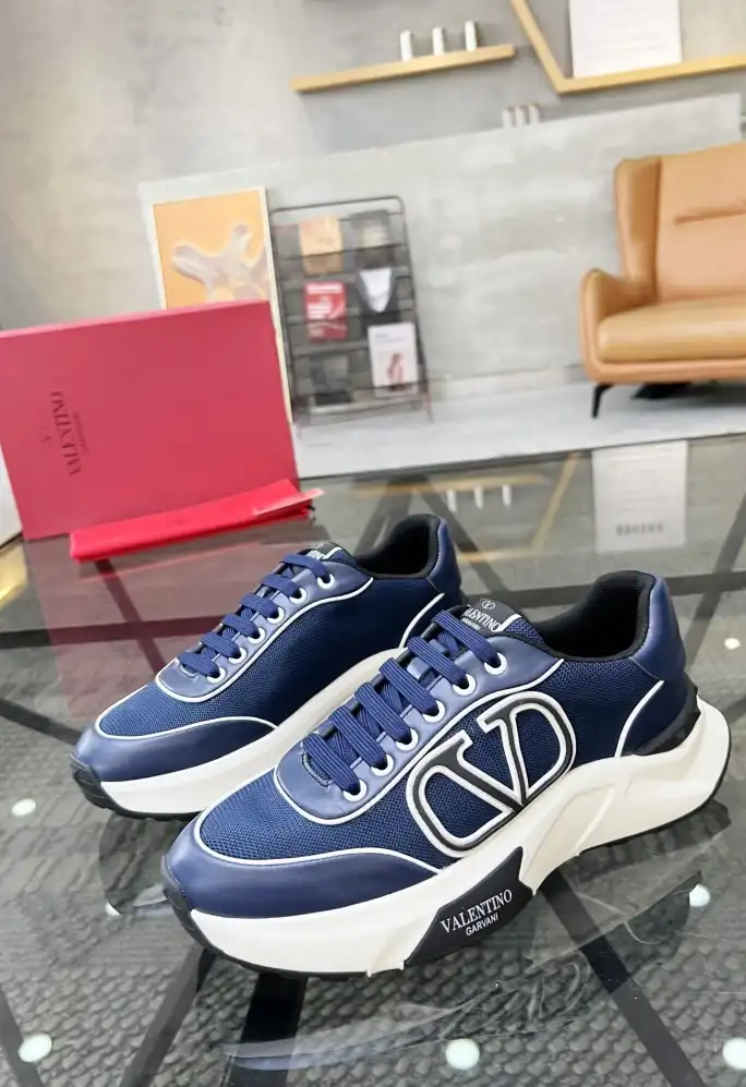 hype Valentino Sneakers