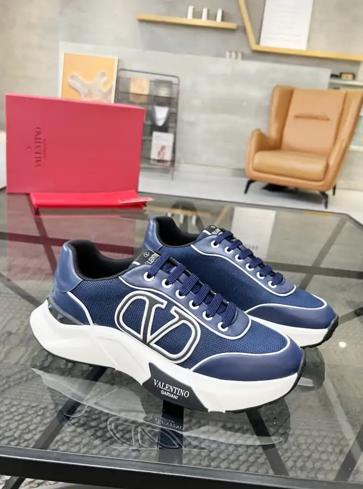 hype Valentino Sneakers