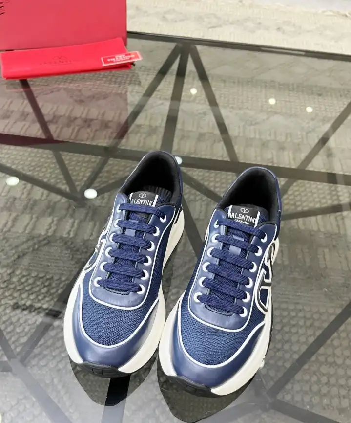 hype Valentino Sneakers