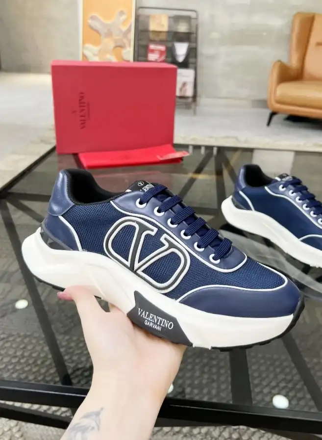 hype Valentino Sneakers