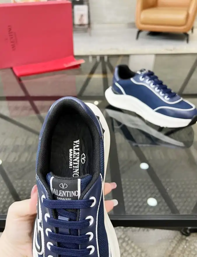 hype Valentino Sneakers