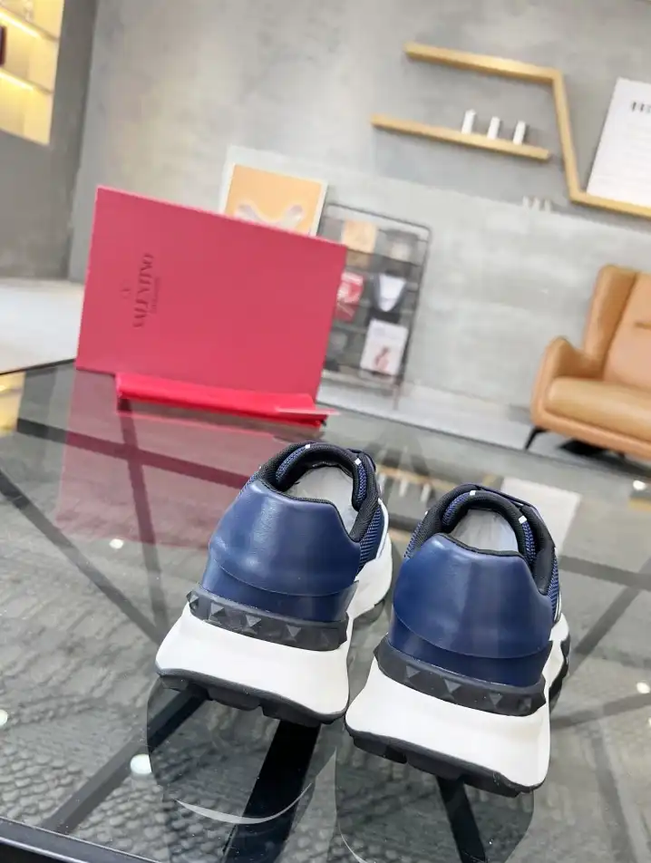 hype Valentino Sneakers