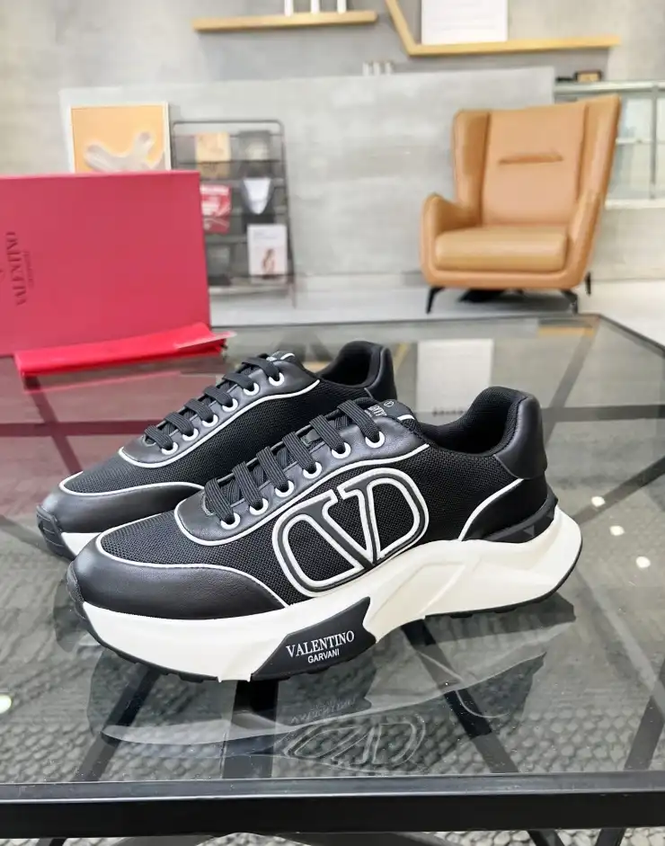 hype Valentino Sneakers