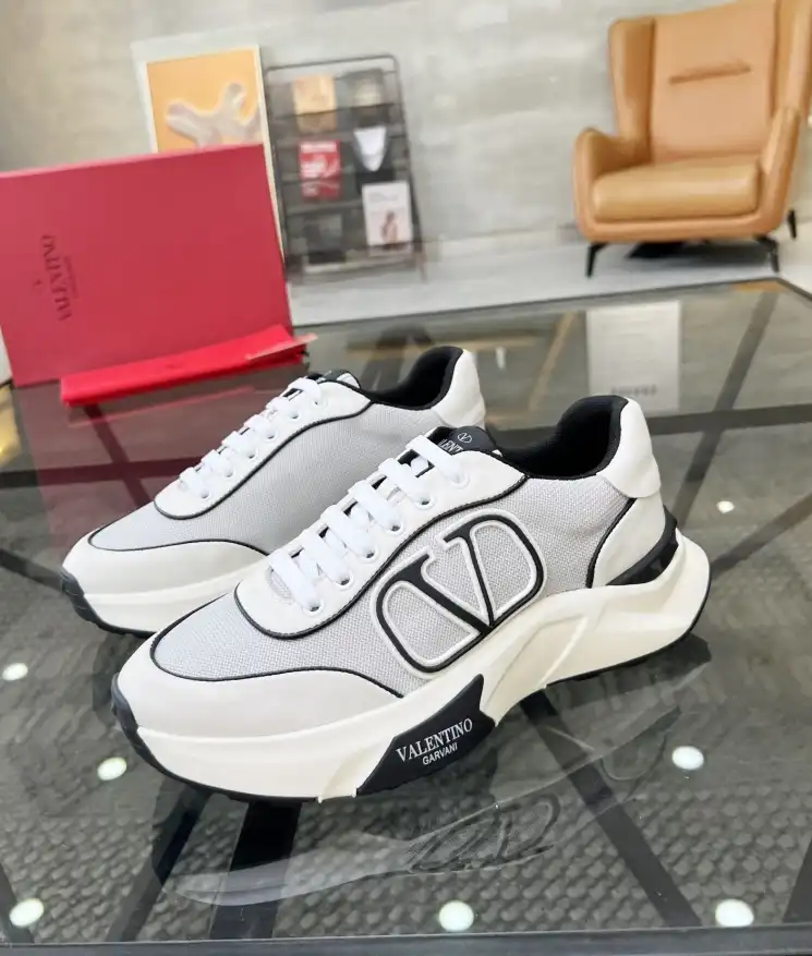 hype Valentino Sneakers